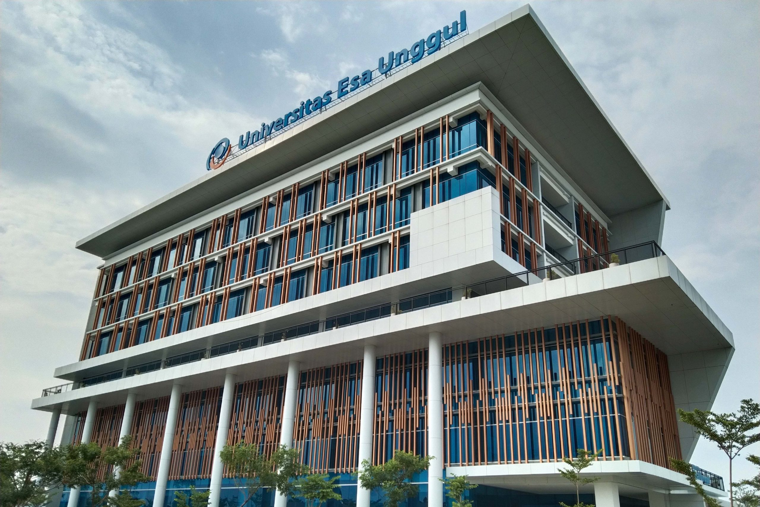 Universitas Esa Unggul – KHI Bekasi